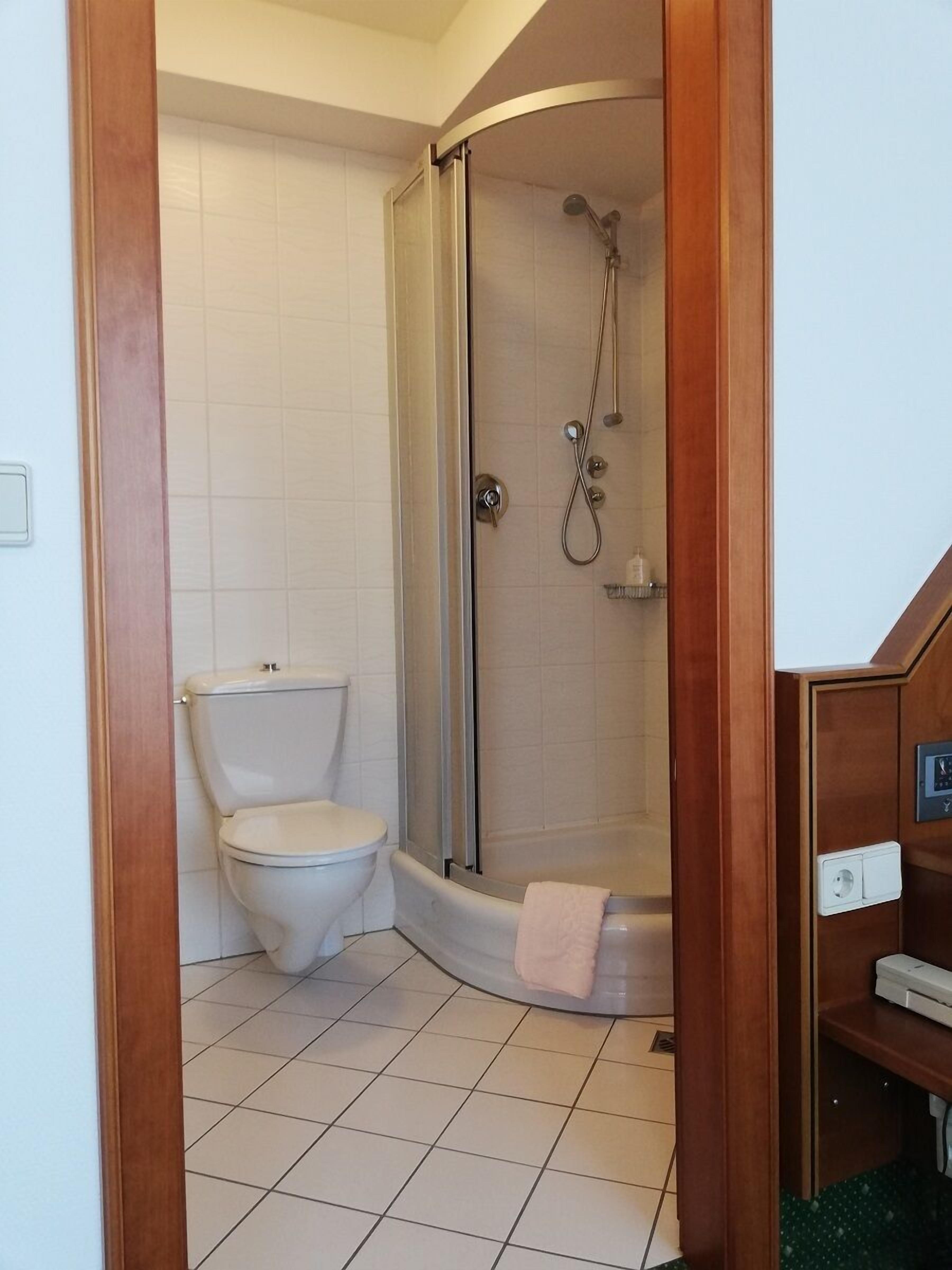 economy twin room, 1 bedroom | bathroom amenities | shower, hair dryer, slippers, towels