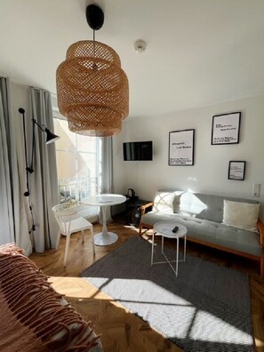 Enkeltrom – comfort | Allergitestet sengetøy, safe på rommet, lydisolert og strykejern/-brett