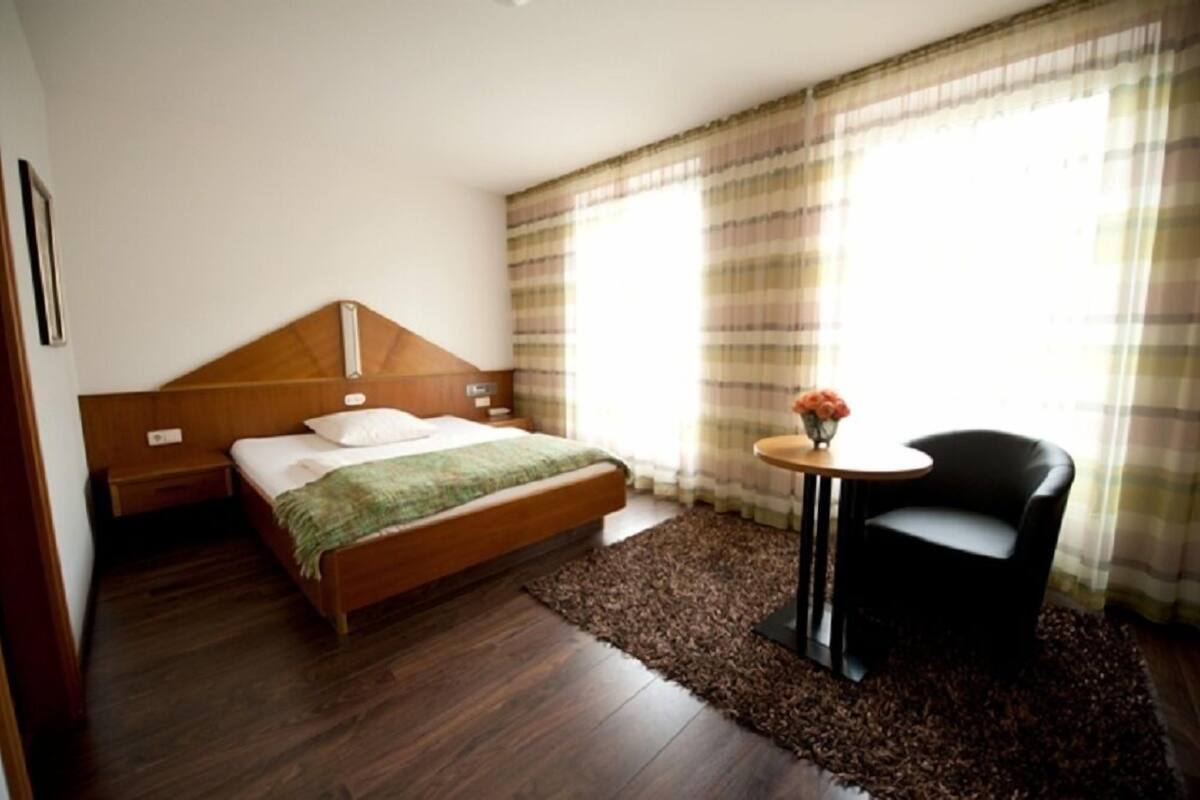 Comfort-Einzelzimmer | Allergikerbettwaren, Zimmersafe, schallisolierte Zimmer