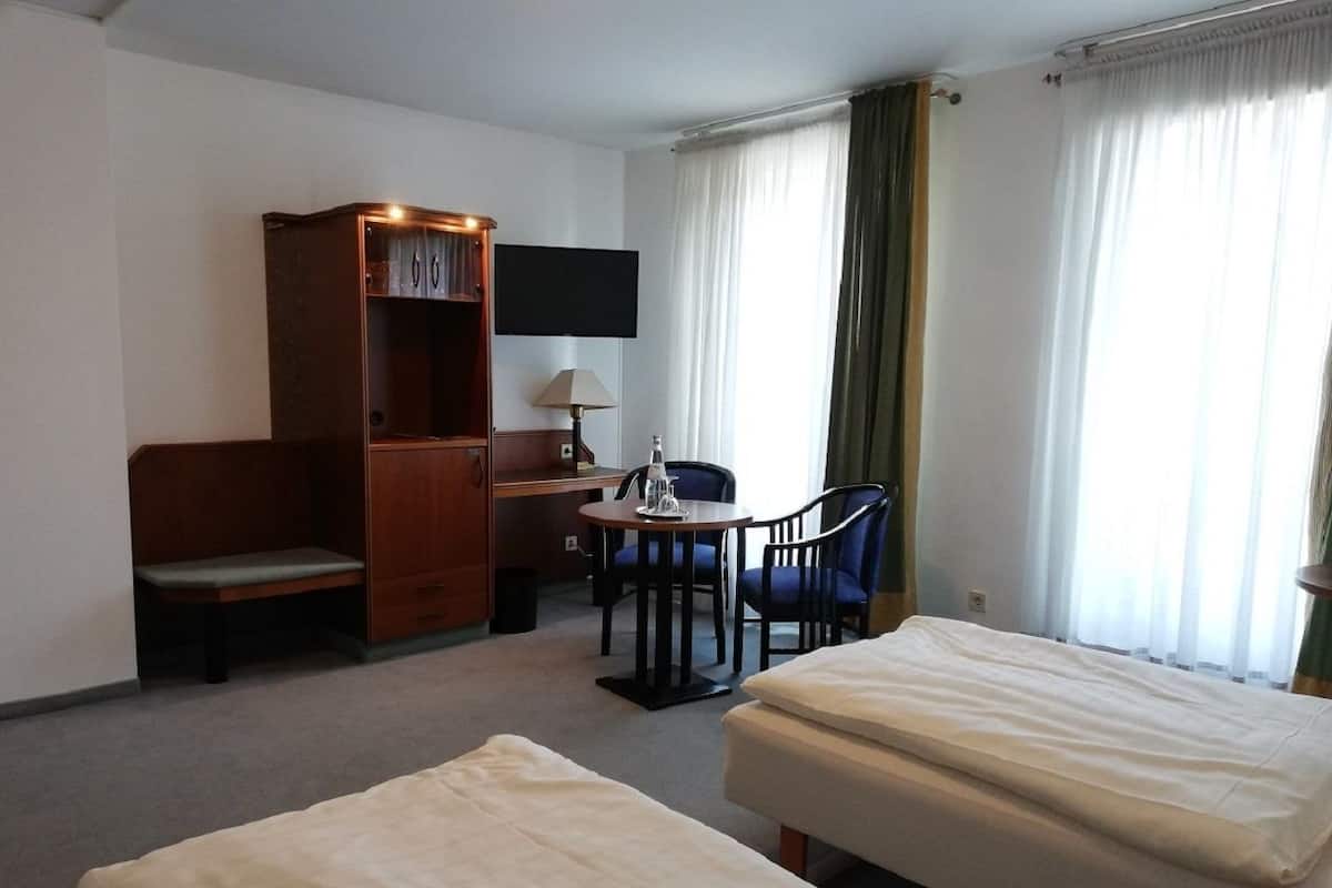 Economy Twin kamer, 1 slaapkamer | Hypoallergeen beddengoed, een kluis op de kamer, geluiddichte muren