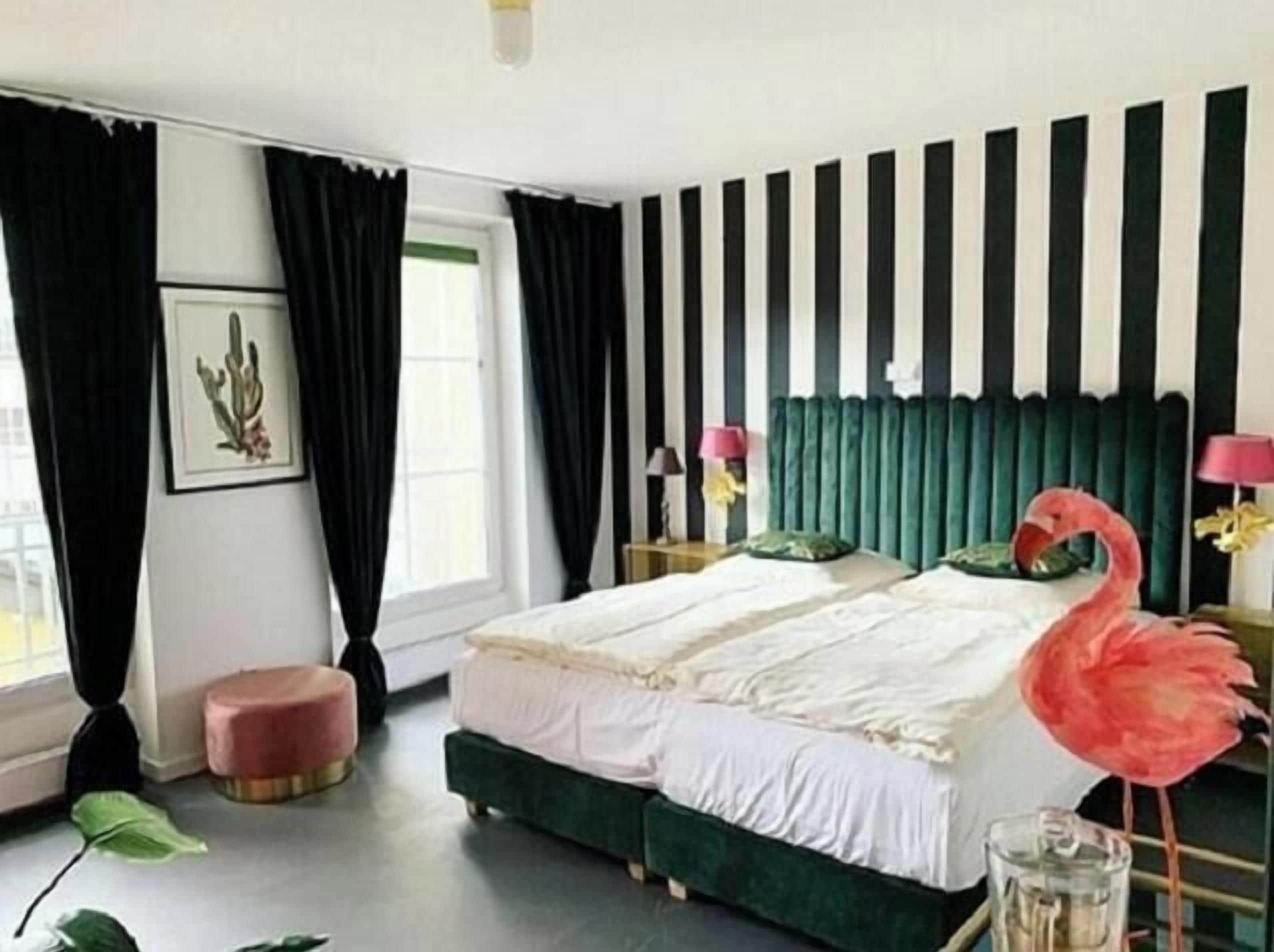 Dobbeltrom – comfort, 1 dobbeltseng | Allergitestet sengetøy, safe på rommet, lydisolert og strykejern/-brett