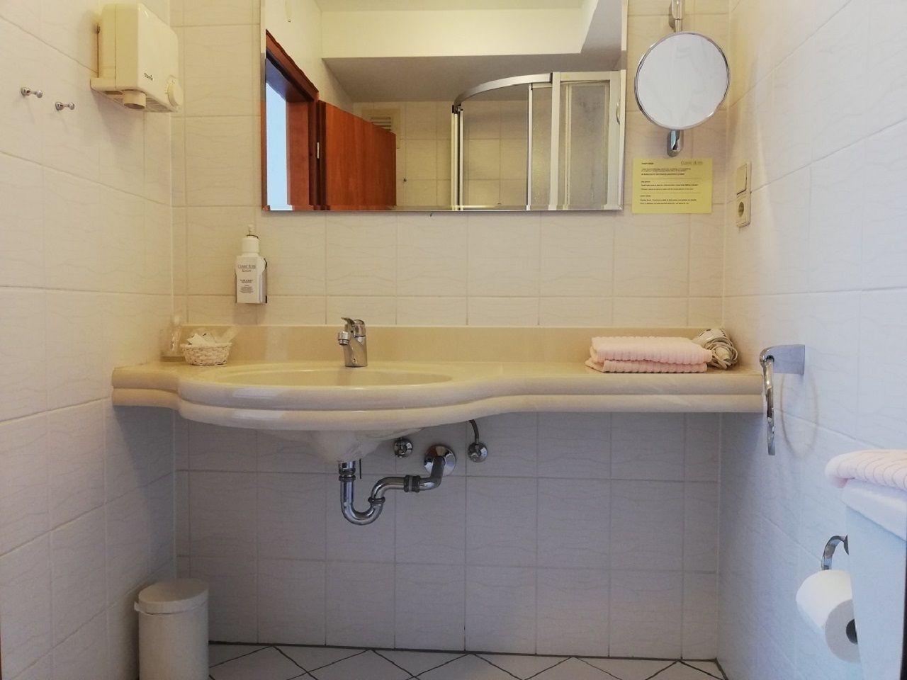economy single room, 1 single bed | bathroom amenities | shower, hair dryer, slippers, towels