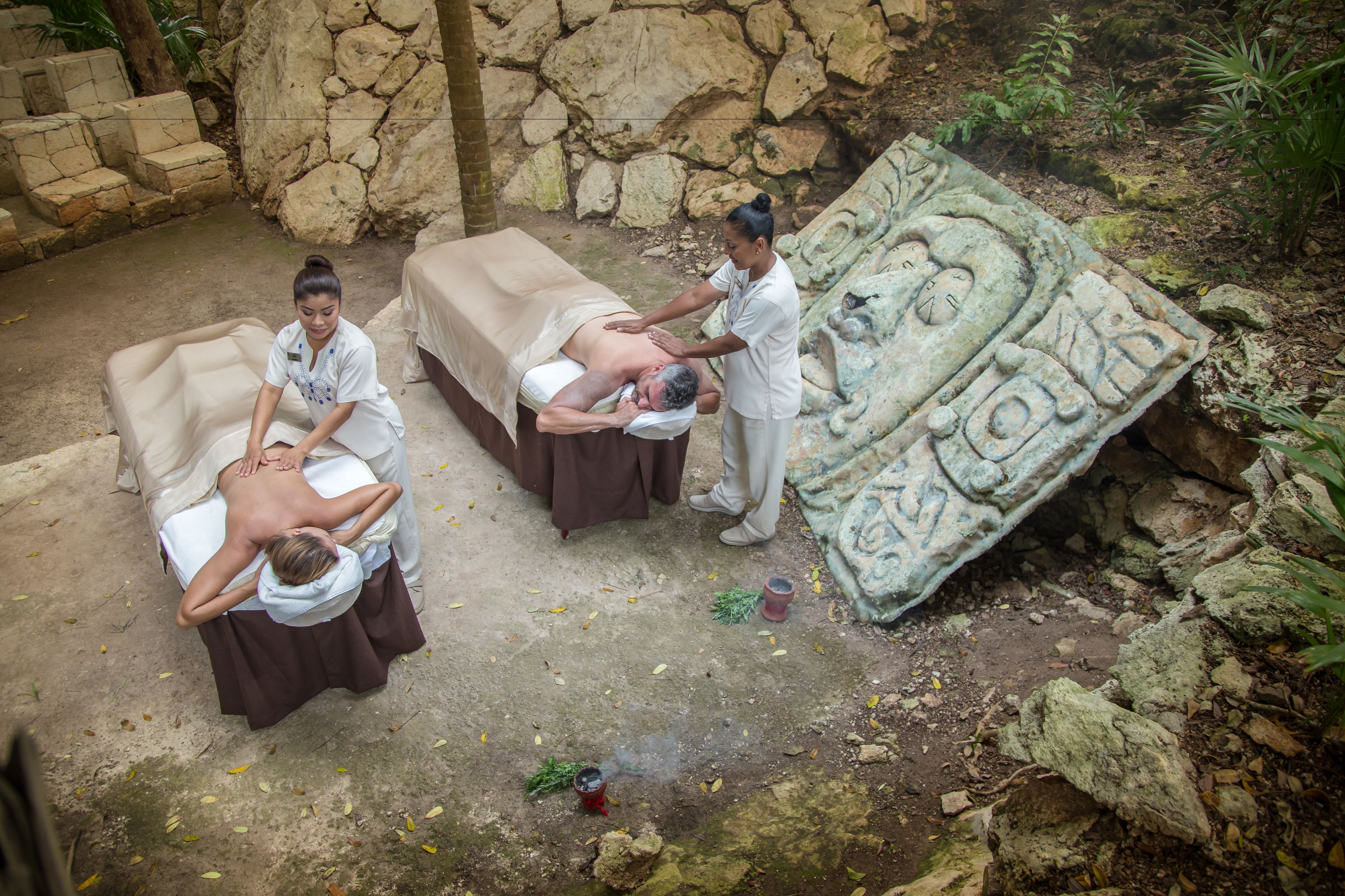 Outdoor treatment area, sauna, hot tub, steam room, Turkish bath/hammam