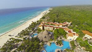 A resort with a beach, a pool area, and a view of the ocean. - Select Club at Sandos Playacar All Inclusive - Adults Only Area (Playa del Carmen)
