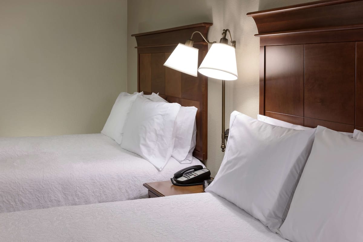 Literie de qualité supérieure, coffres-forts dans les chambres, bureau