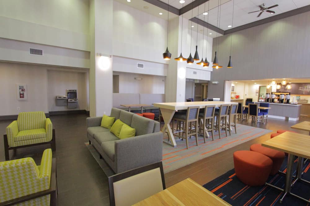 Hampton Inn & Suites Seal Beach