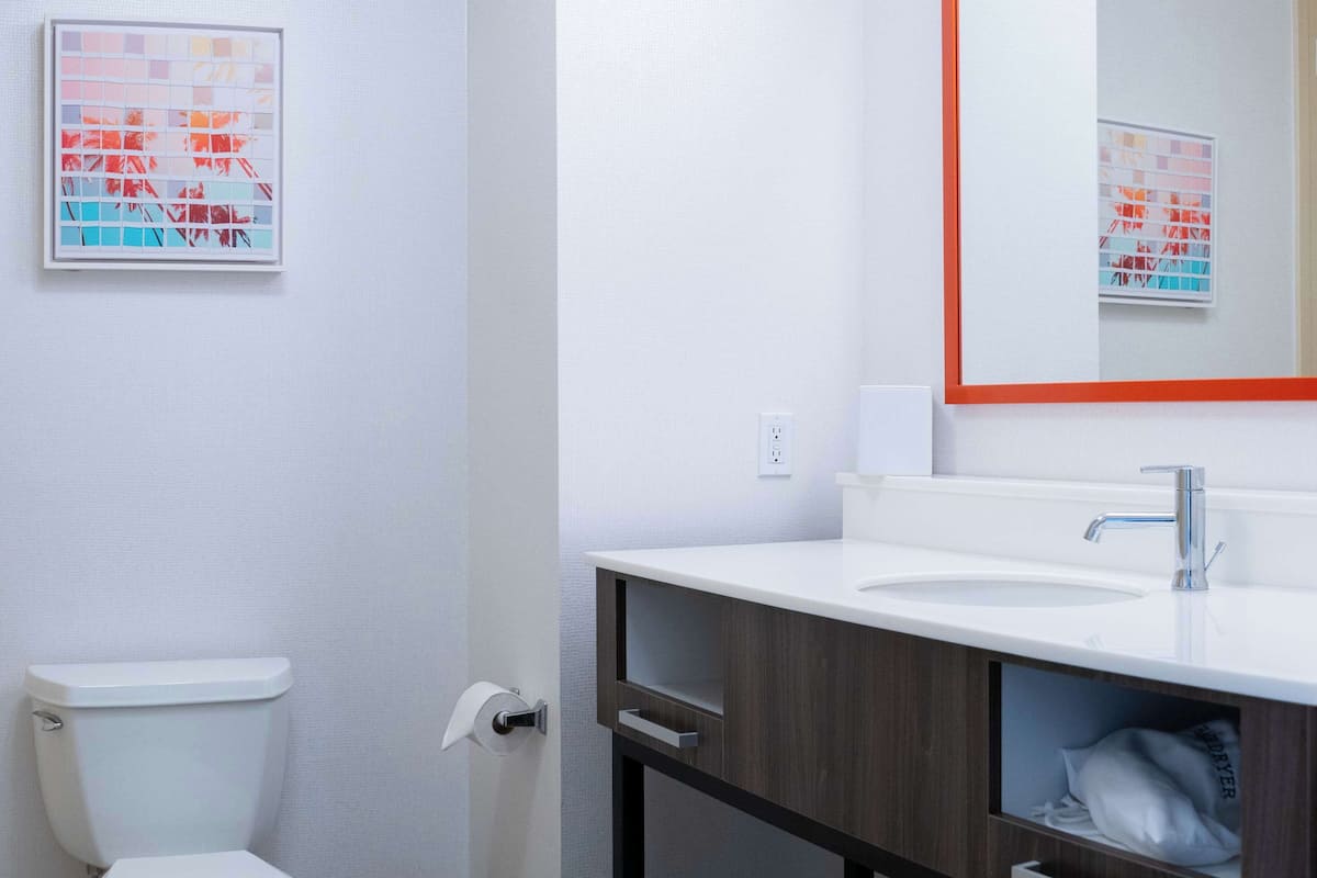 Ducha, artículos de tocador gratuitos, secador de pelo, toallas