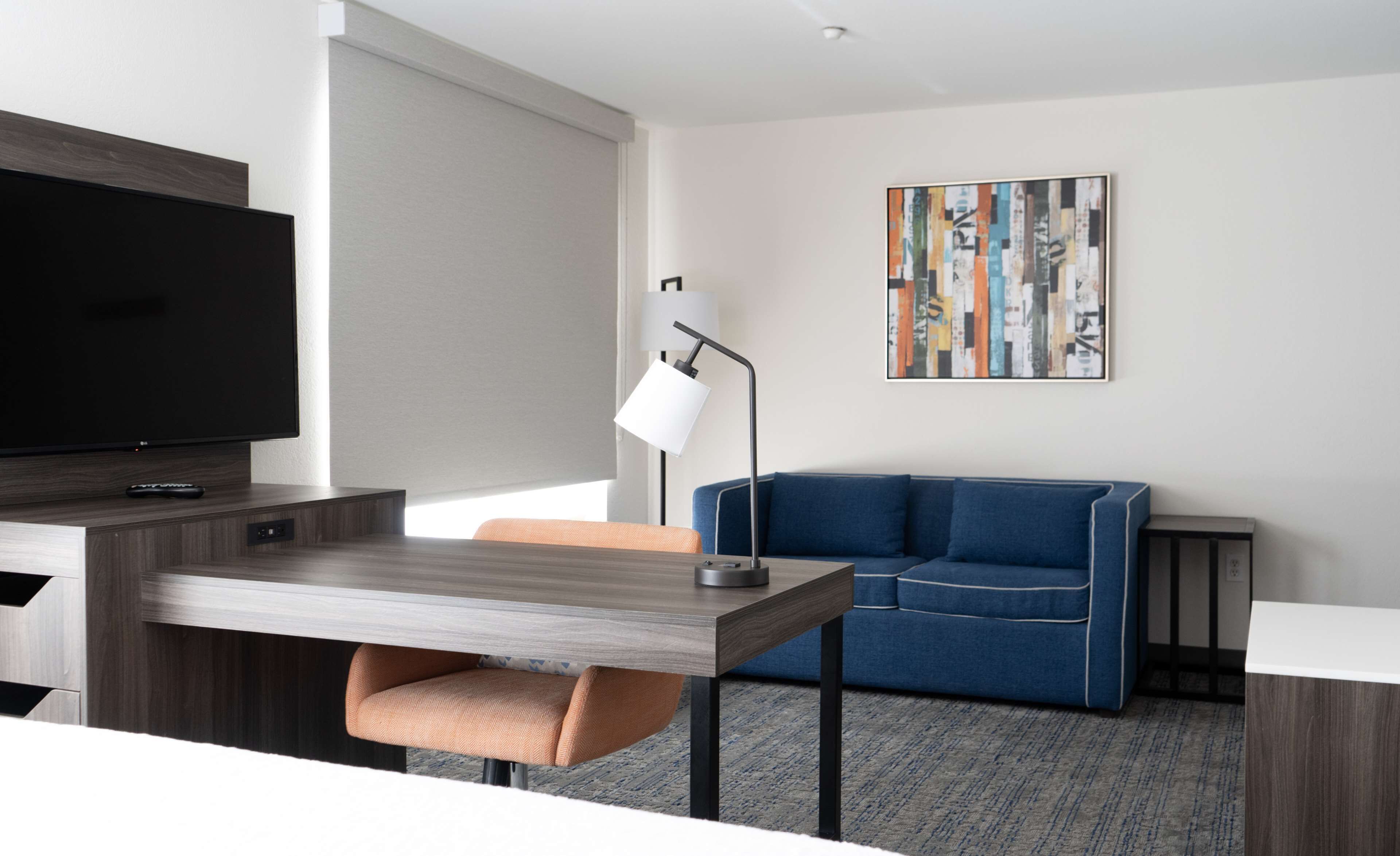 Ropa de cama de alta calidad, escritorio y cortinas blackout 