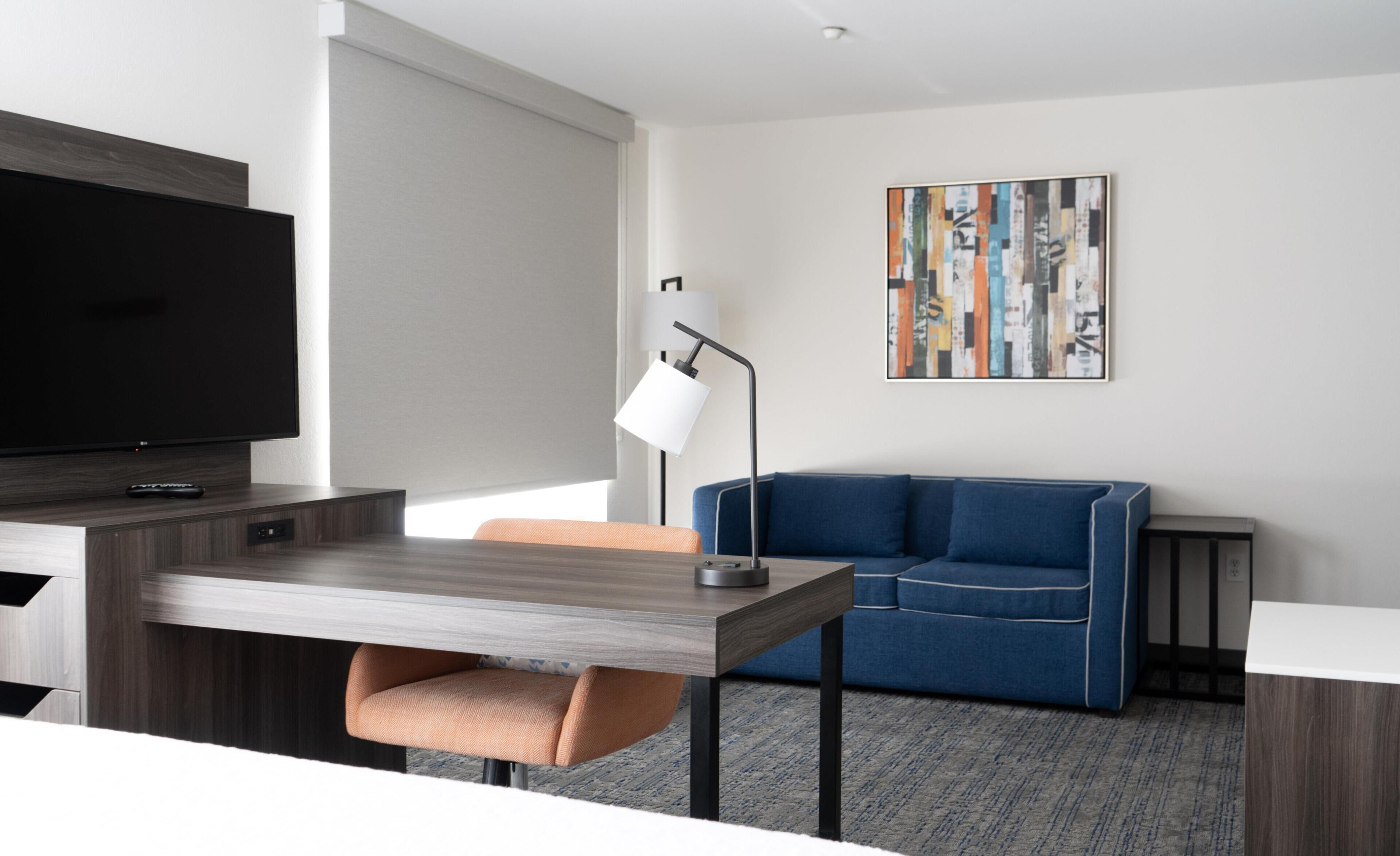 King Studio Suite W Sofabed | Hochwertige Bettwaren, Schreibtisch, Verdunkelungsvorhänge