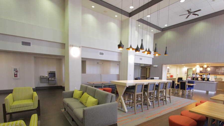 Hampton Inn & Suites Seal Beach