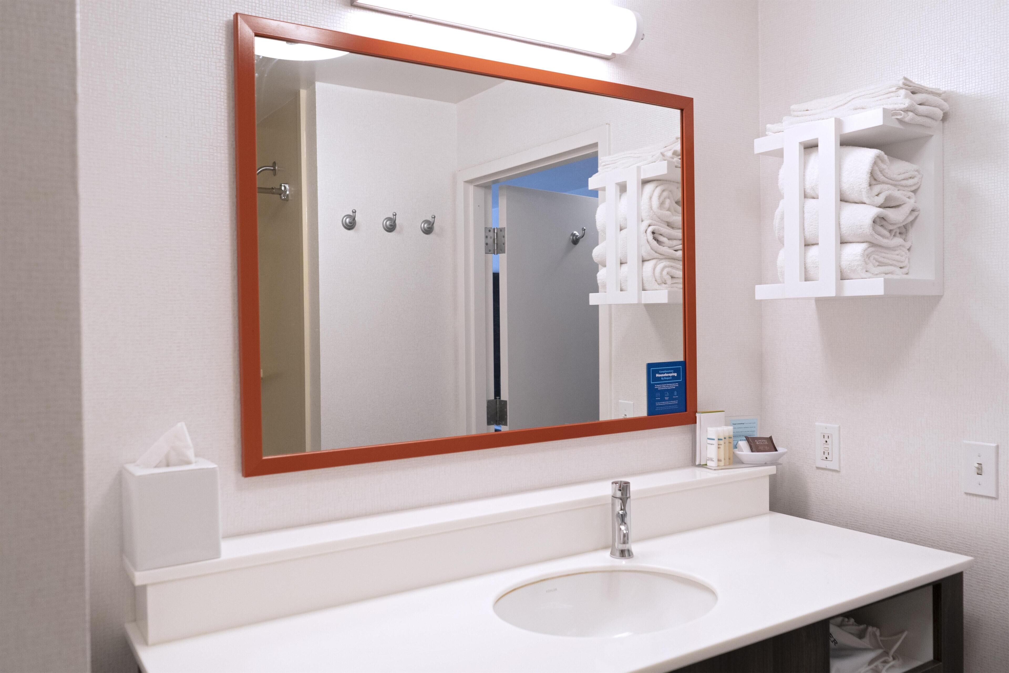 Dusche, kostenlose Toilettenartikel, Haartrockner, Handtücher