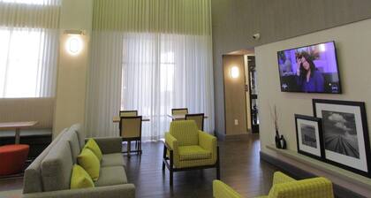 Hampton Inn & Suites Seal Beach