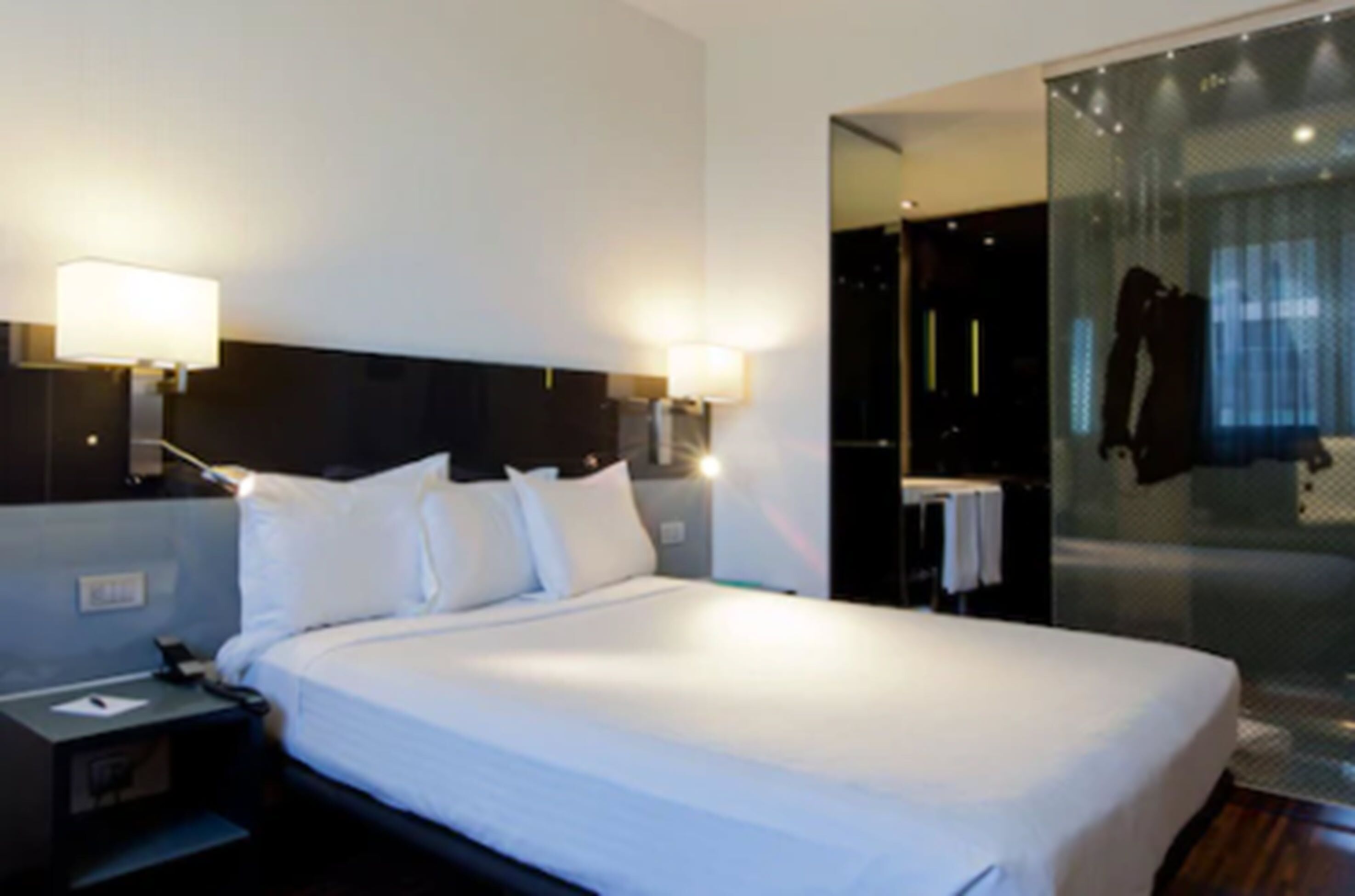 executive room, 1 king bed | 1 bedroom, premium bedding, down duvets, memory-foam beds