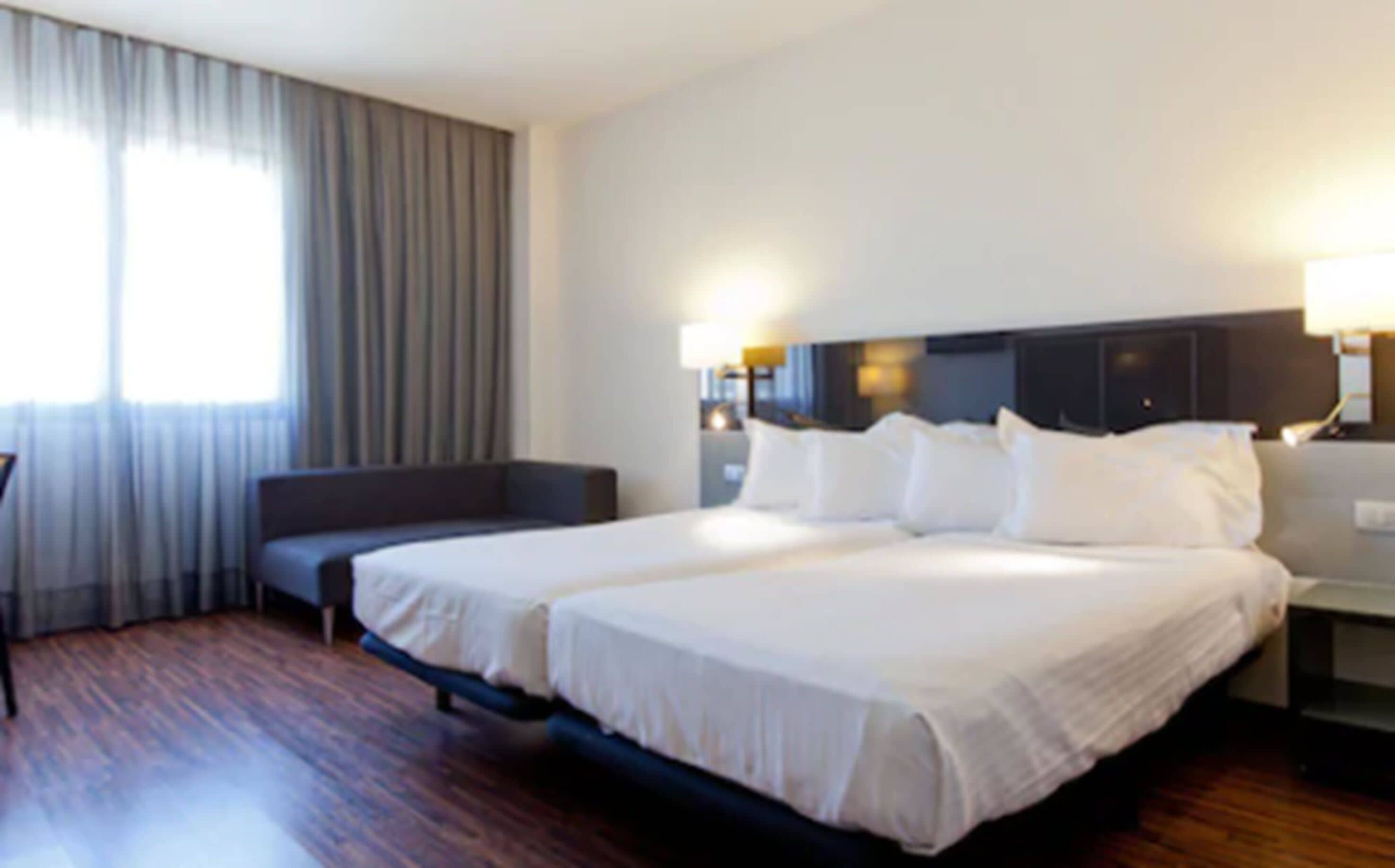 Standard Twin Room | Premium bedding, down comforters, memory foam beds, minibar