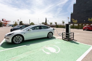 Electric vehicle-charging station - Hotel Ciudad de Móstoles (Mostoles)