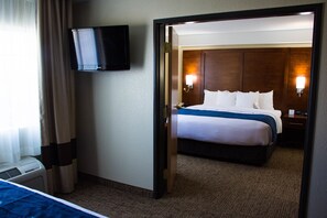 Pillowtop beds, desk, iron/ironing board, free cribs/infant beds - Comfort Suites El Paso Airport (El Paso)