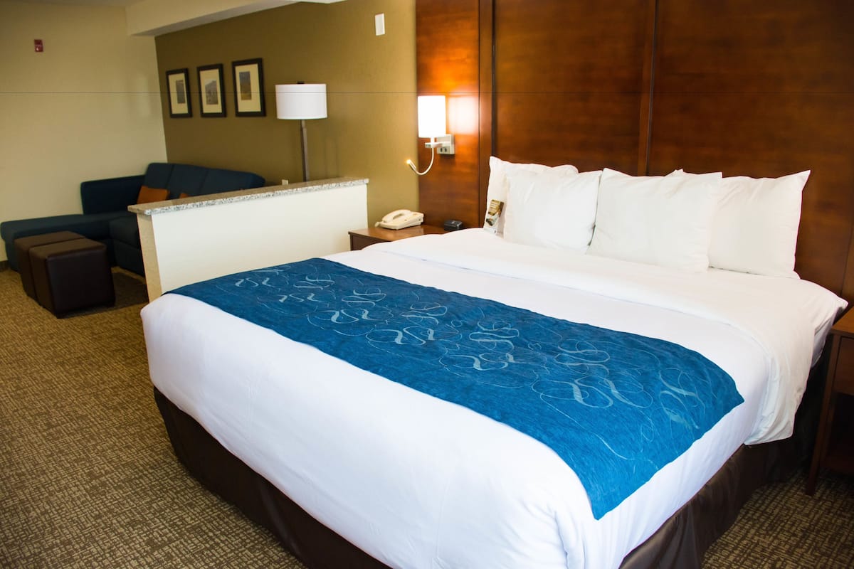 pillow-top beds, desk, iron/ironing board, free cots/infant beds