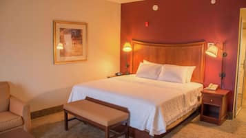 Room, 1 King Bed, Accessible, Non Smoking | Living area