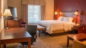 A hotel room with a bed, desk, chair, and a television. - Hampton Inn Murphy (Murphy)