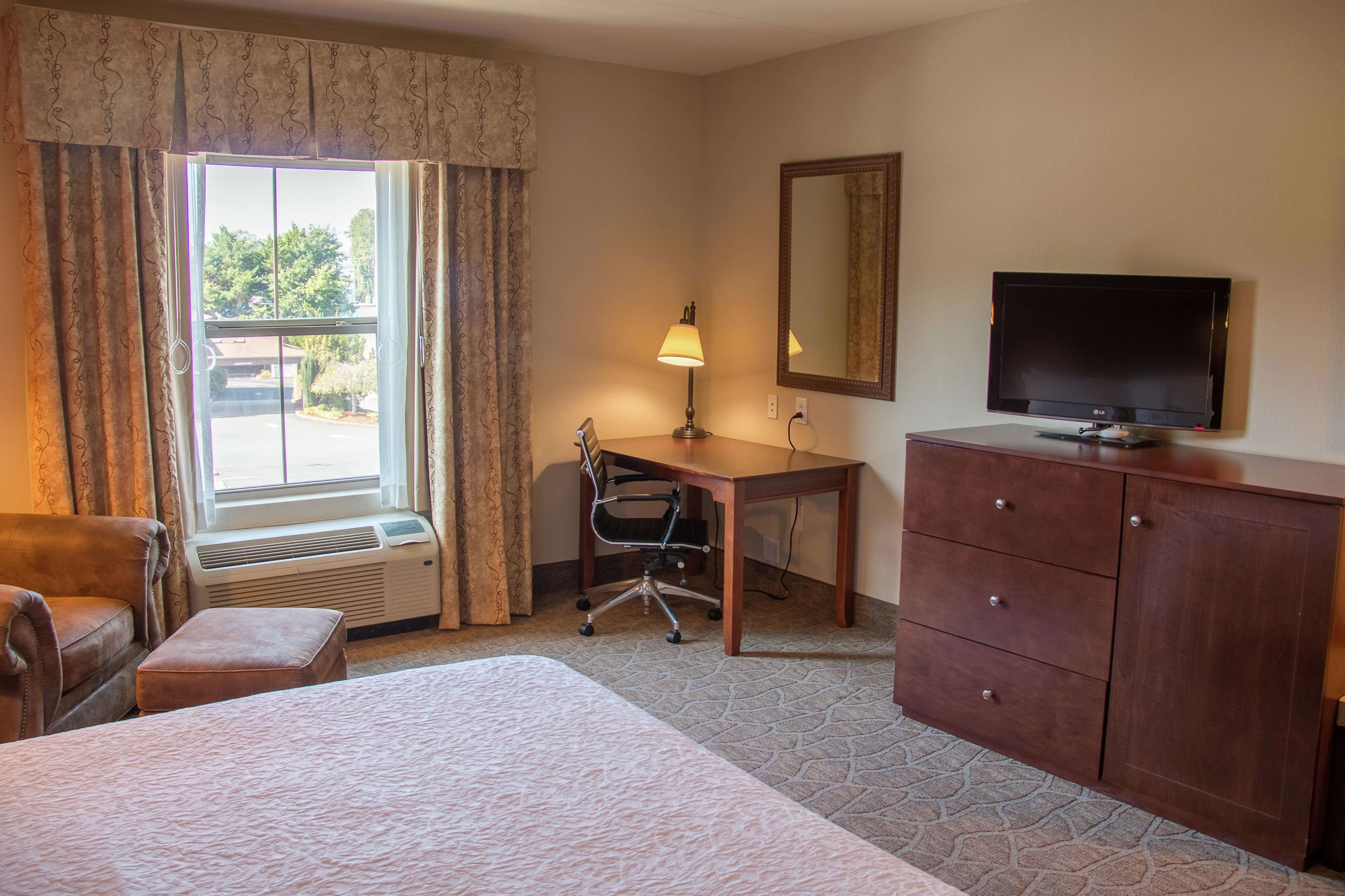 room, 1 king bed, accessible, non smoking | in-room safe, desk, iron/ironing board, free wifi