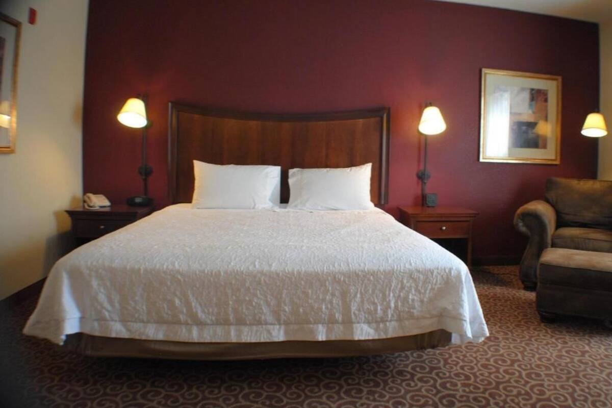 In-room safe, desk, iron/ironing board, free WiFi
