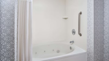 Zimmer, 1 King-Bett, Nichtraucher, Whirlpool | Dusche im Bad