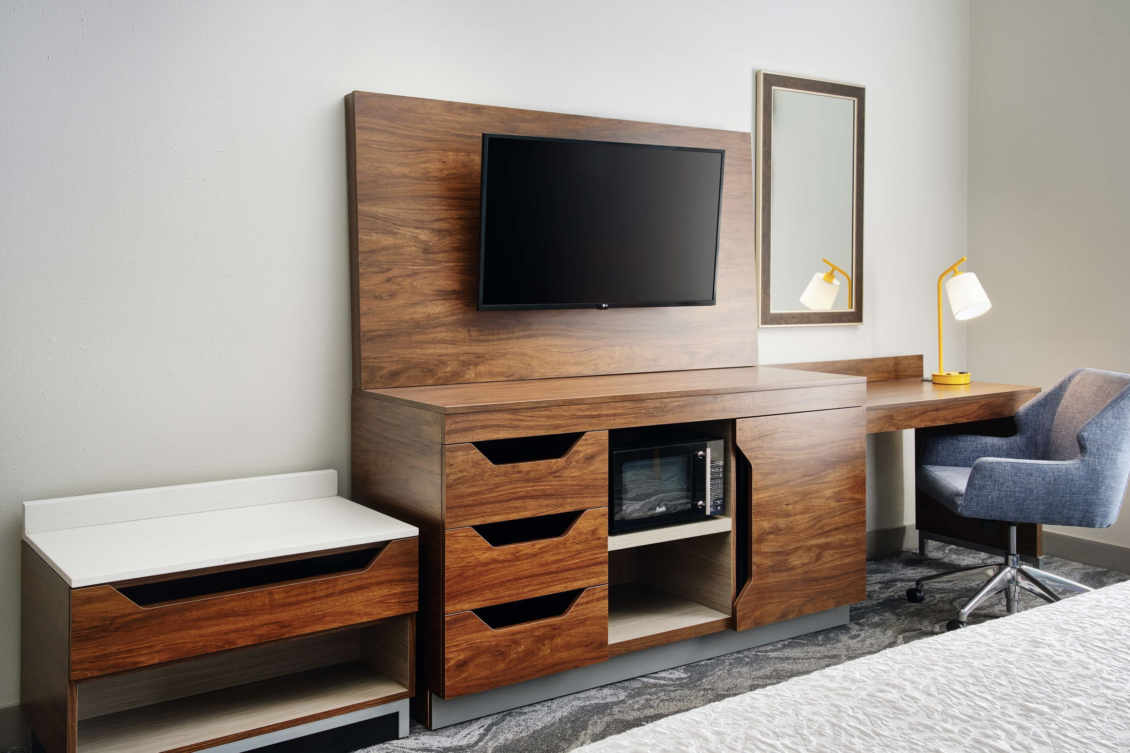 room, 1 king bed, accessible, non smoking (roll-in shower) | premium bedding, in-room safe, desk, iron/ironing board