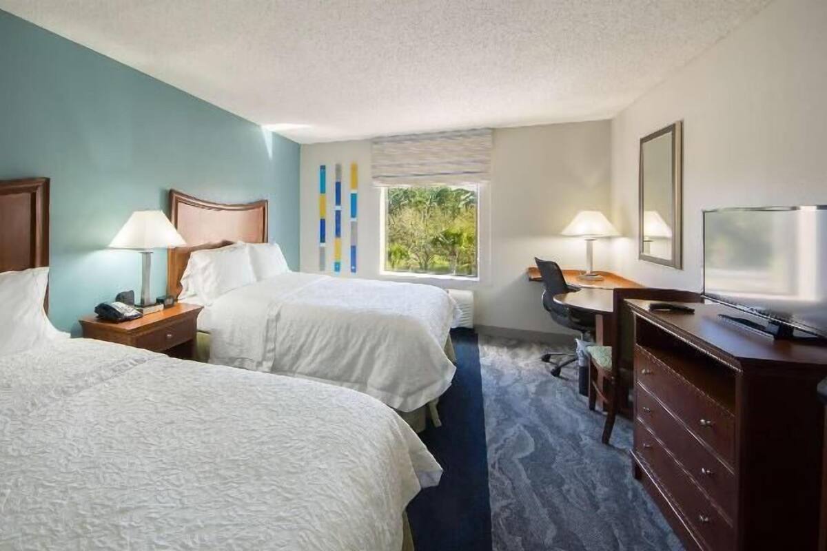 Premium bedding, in-room safe, desk, iron/ironing board