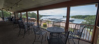 Branson Yacht Club a Ramada by Wyndham