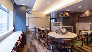 Free daily buffet breakfast