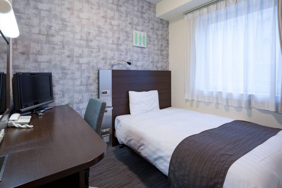 Room, 1 Double Bed, Non Smoking | Desk, laptop workspace, blackout curtains, soundproofing