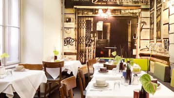 ๋งค์ผ ์ ๋ฝ์ ์์นจ ์์ฌ(1์ธ๋น EUR 16)