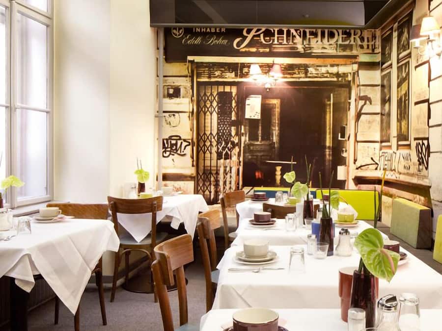 Daily continental breakfast (EUR 16 per person)