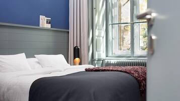 Single Room | Premium bedding, down duvets, pillow-top beds, minibar