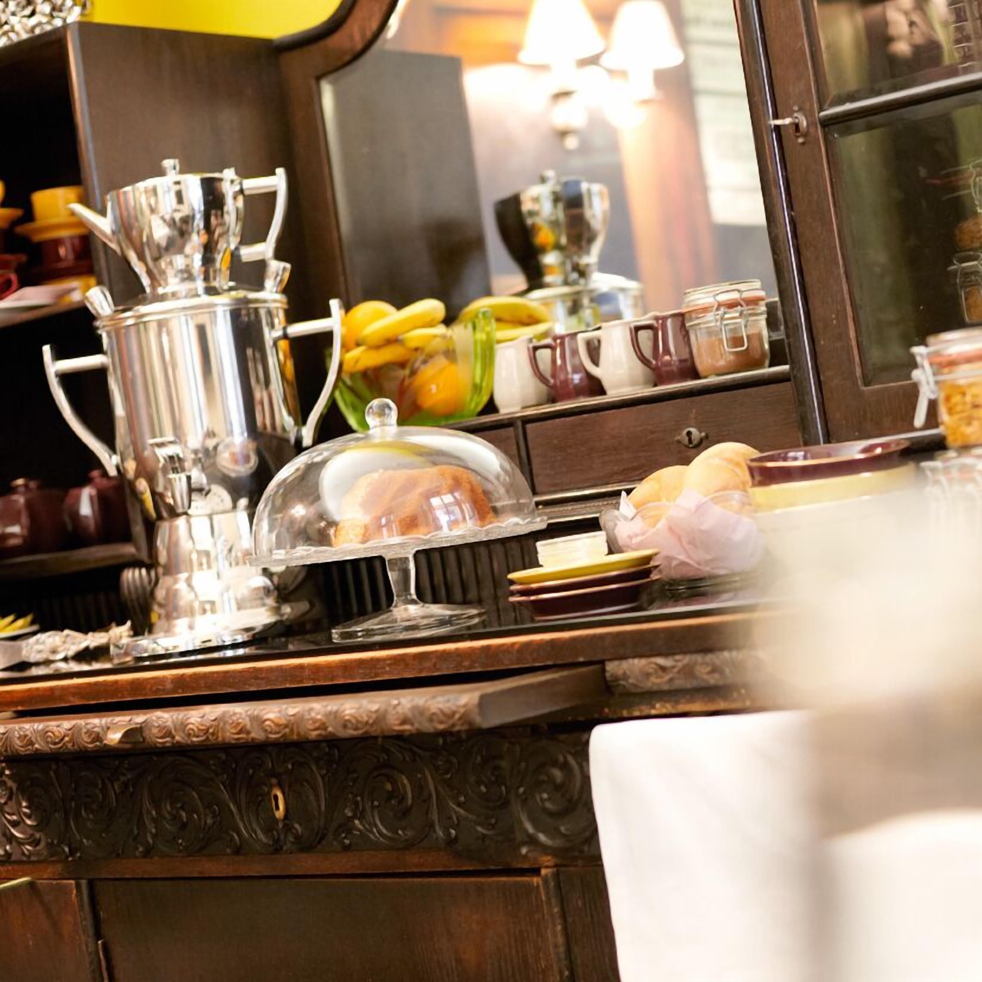 daily continental breakfast (eur 16 per person)