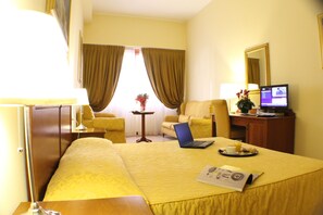 Double Room, 1 Double Bed | In-room safe, desk, iron/ironing board, cribs/infant beds - Hotel Certosa (Milan)