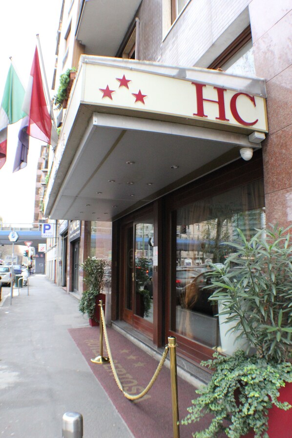 Property entrance - Hotel Certosa (Milan)