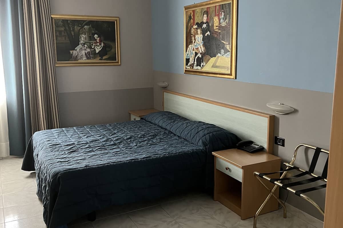 comfort double room | hypo-allergenic bedding, desk, free wifi, bed sheets