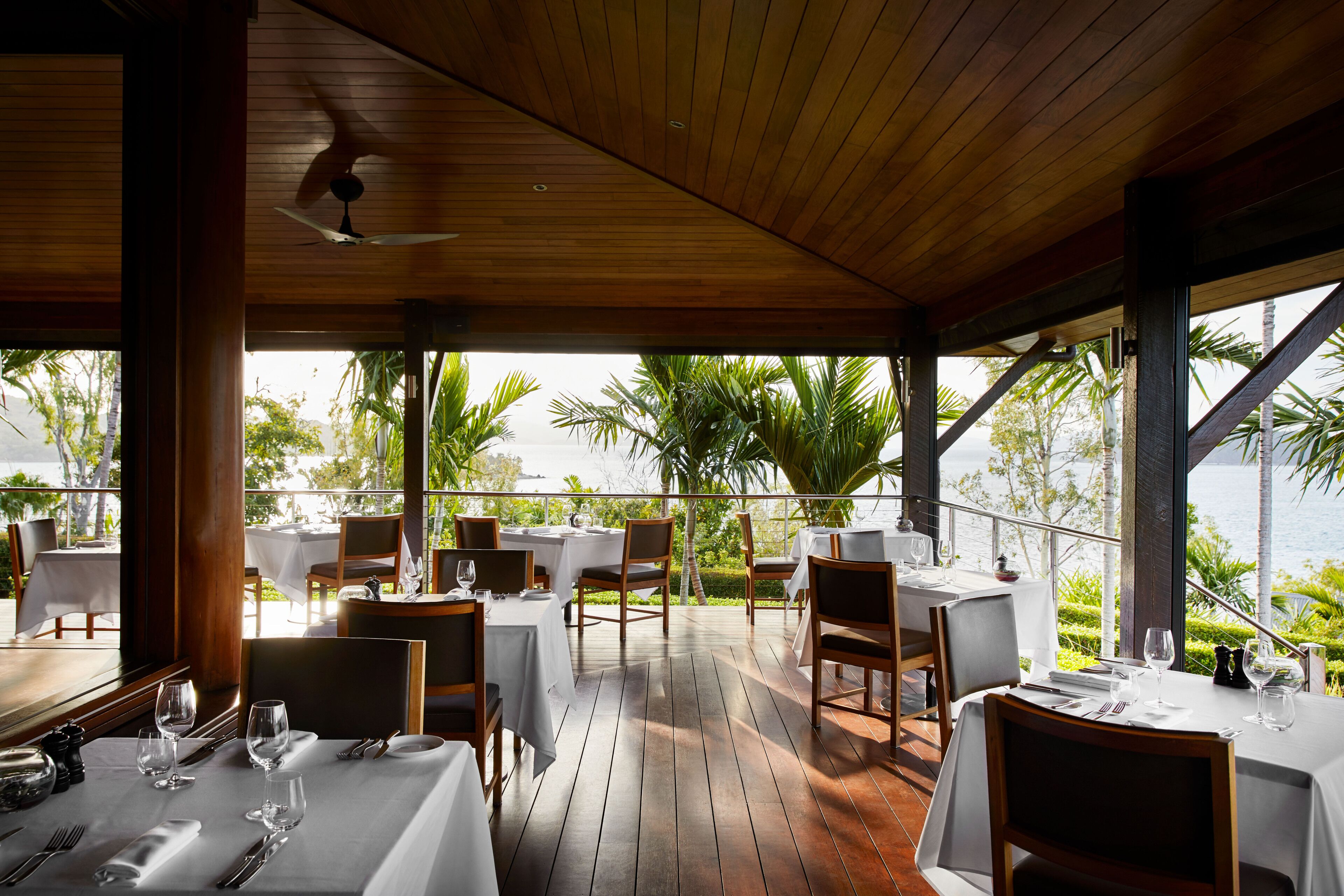 2 restaurantes; se sirven desayunos 