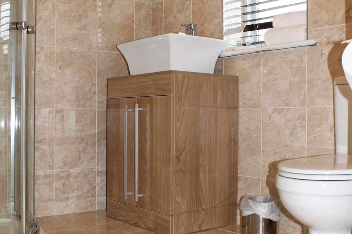 double room, ensuite (disabled access) | bathroom