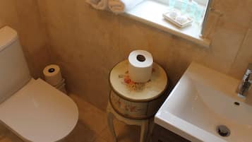 Dreibettzimmer, mit Bad | Badezimmer