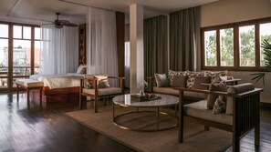 EXECUTIVE SUITE | Premium bedding, free minibar items, in-room safe, desk - Amanjaya Pancam Phnom Penh (Phnom Penh)