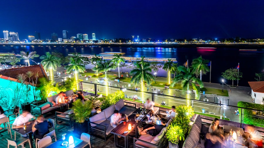 Amanjaya Pancam Suites Hotel