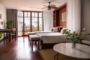 JUNIOR SUITE TWIN | Premium bedding, free minibar items, in-room safe, desk