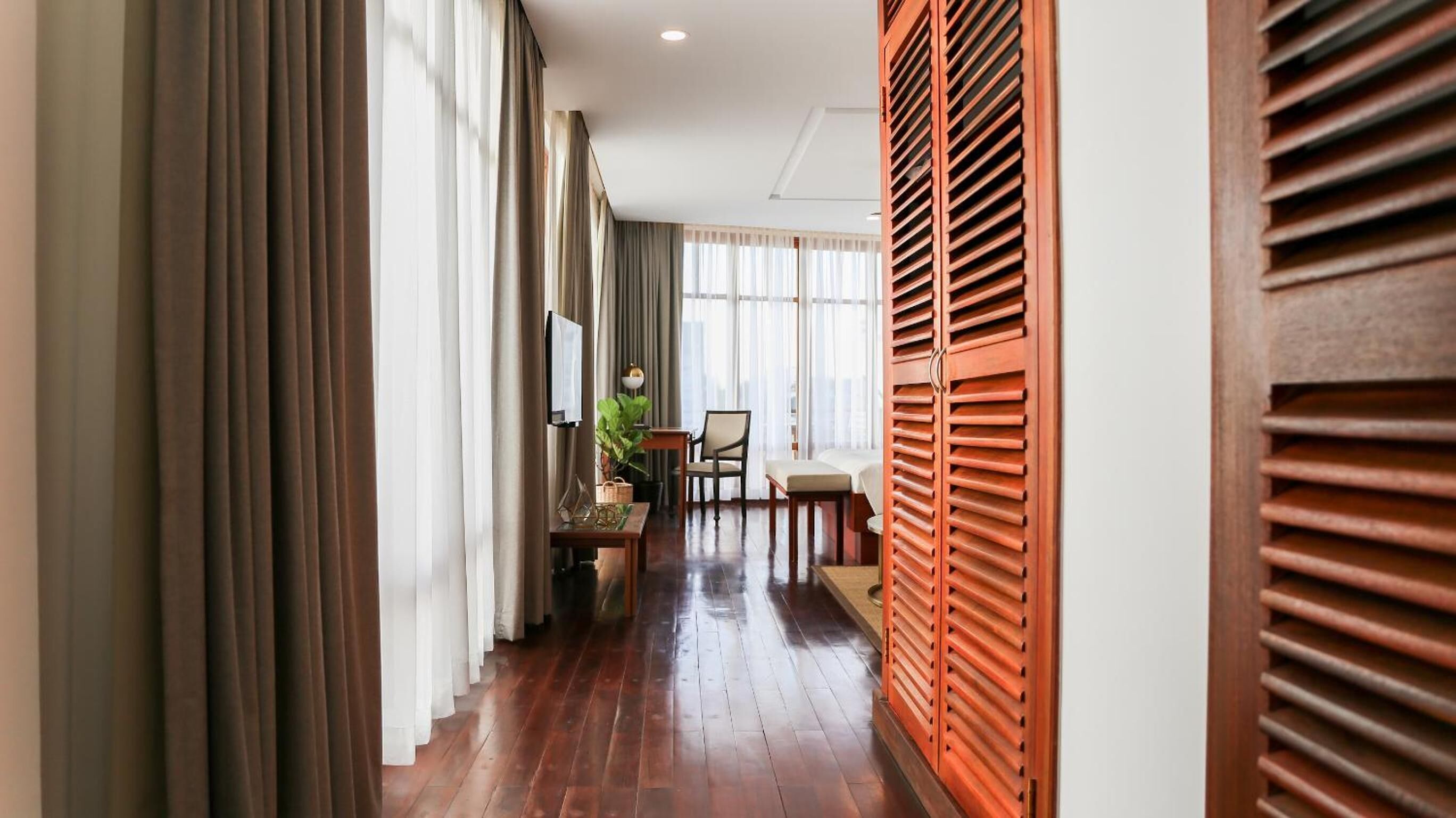 panoramic suite | premium bedding, free minibar items, in-room safe, desk