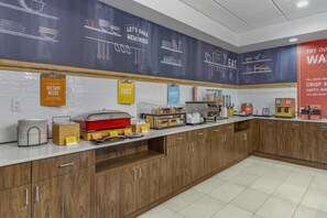 Free daily buffet breakfast  - Hampton Inn & Suites by Hilton Edmonton/West (Edmonton)
