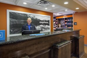 Reception - Hampton Inn & Suites by Hilton Edmonton/West (Edmonton)