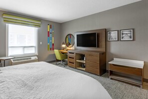 Accessible King - Hampton Inn & Suites by Hilton Edmonton/West (Edmonton)