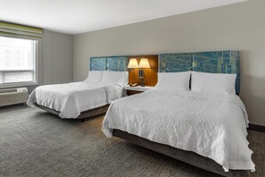 In-room safe, desk, iron/ironing board, free WiFi - Hampton Inn & Suites by Hilton Edmonton/West (Edmonton)