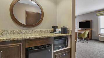 In-room safe, desk, iron/ironing board, free WiFi